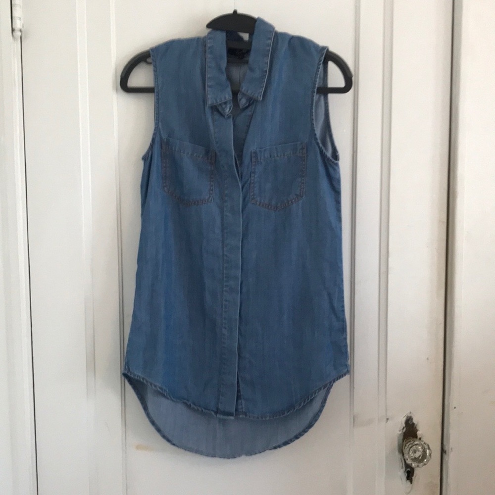 🌟VELVET HEART Sleeveless Chambray Button Down